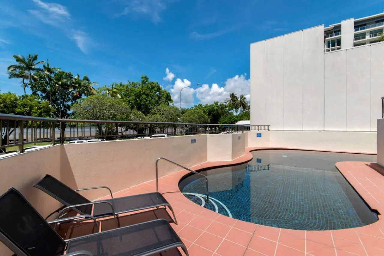 Cairns Ocean View Apartment In Aquarius